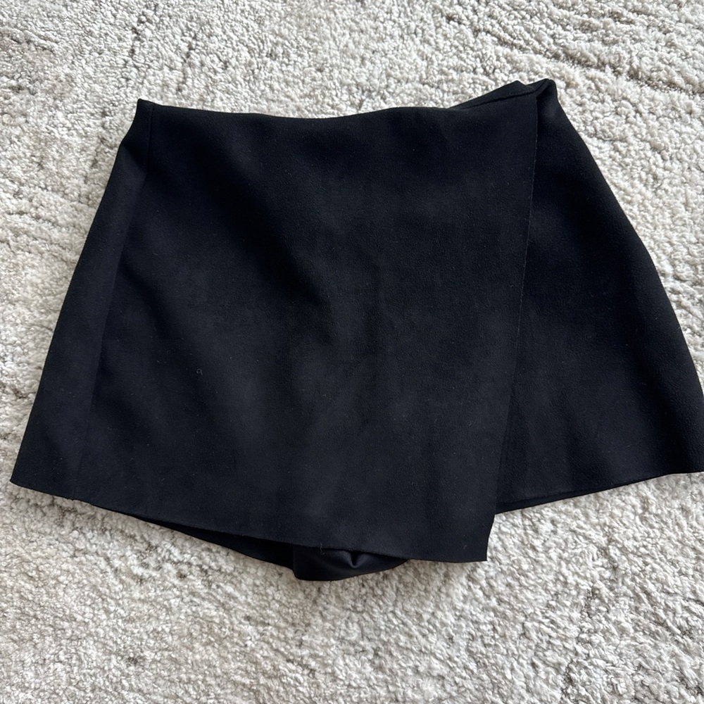 Zara Suede Black Women's Skort Shorts - Classic Everyday Style